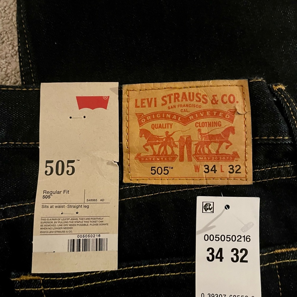 Men’s Dark Denim Levi’s 505- W34”/L 32”